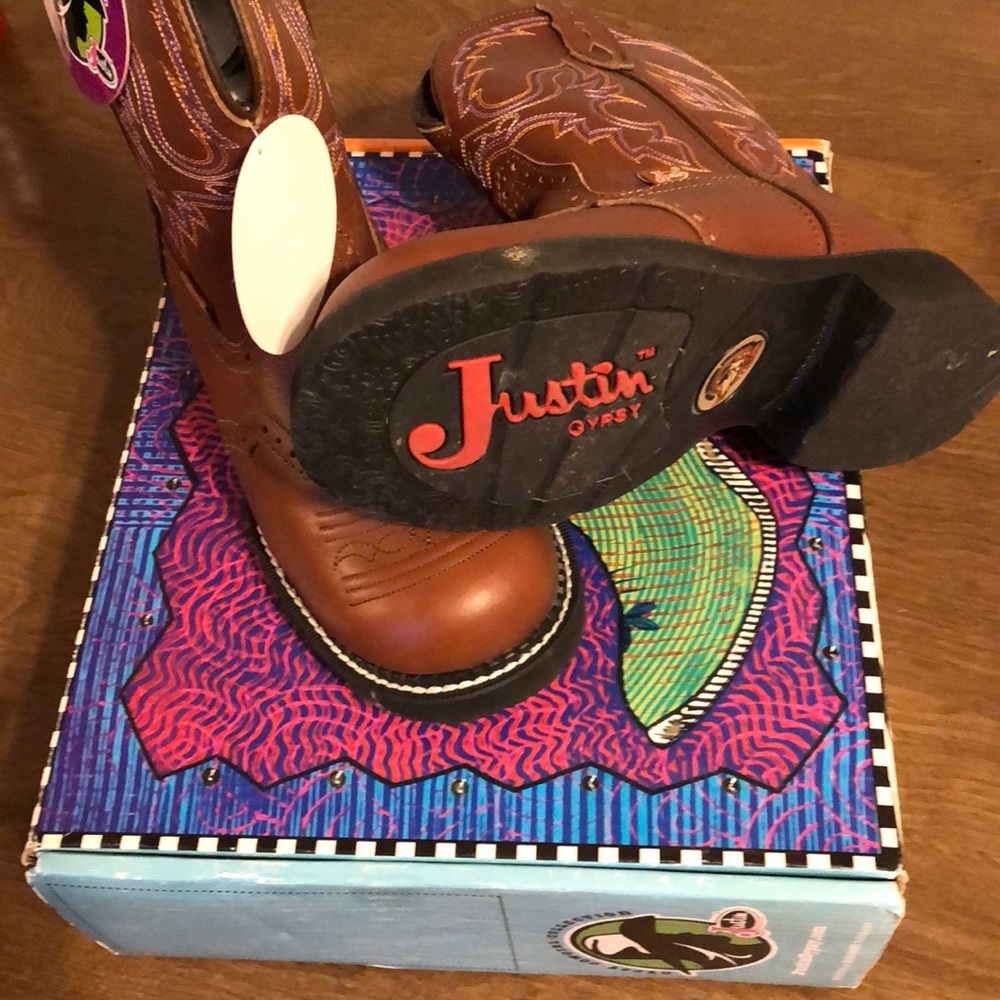 NWT size 8 Justin Gypsy Fatbaby boots.